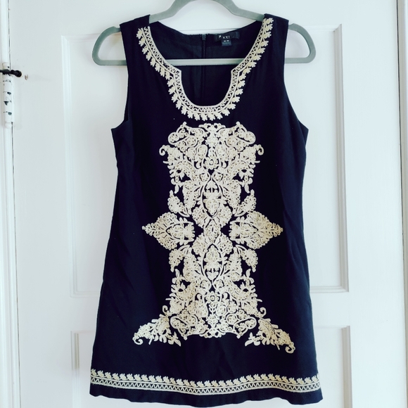 Forever 21 Tops - ✨ 5/$15 Forever 21 Embroidered Tunic